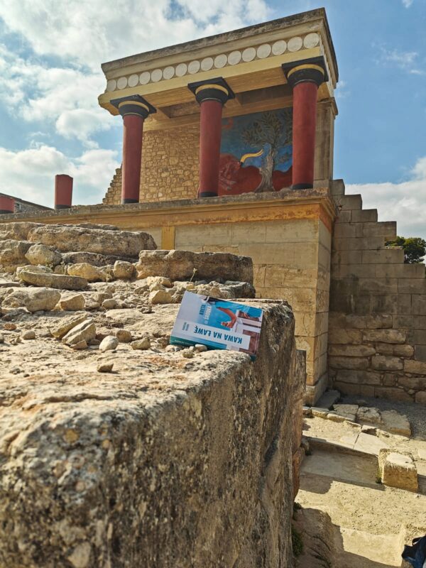 "Kawa na ławę. Kreta od środka" – Karolina Krajnik (książka)